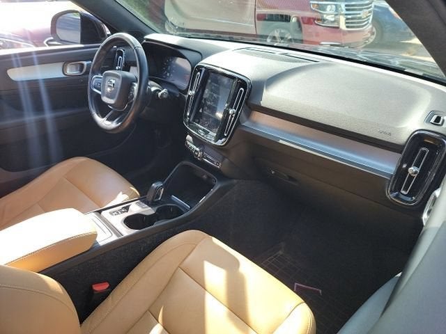 2019 Volvo XC40 T5 Momentum