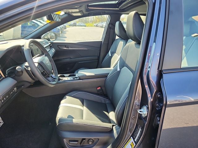 2026 Toyota Camry SE Hybrid